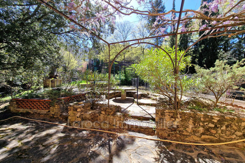 Maison - 237 m² - 9 pièces