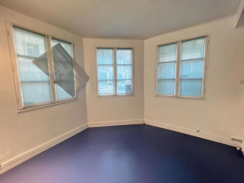 Local commercial - 130 m² - 6 pièces