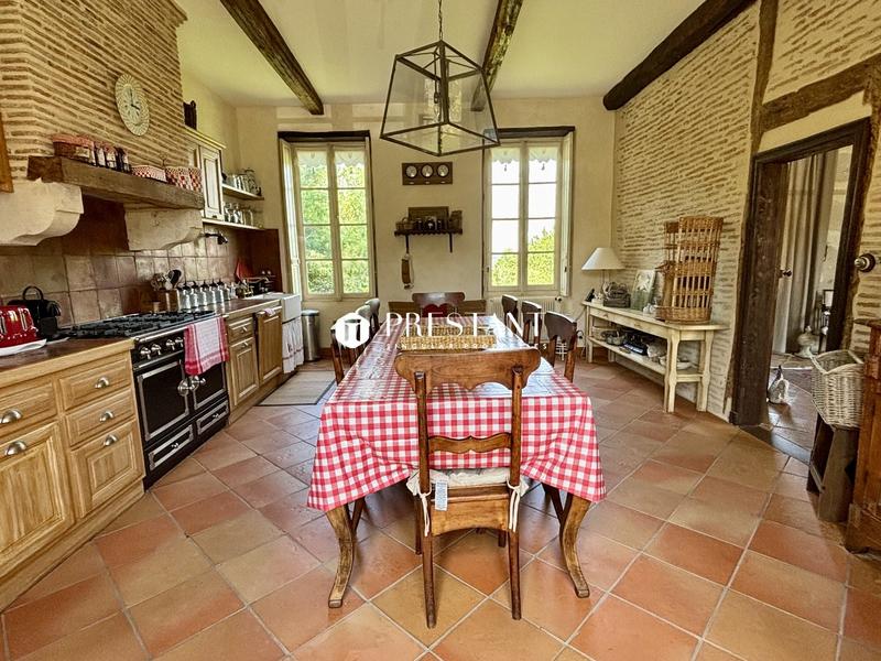 Maison - 520 m² - 11 pièces