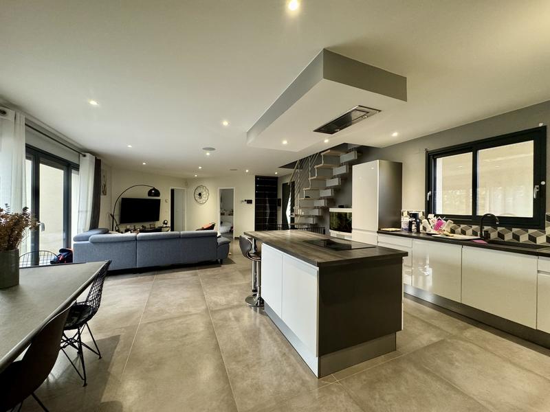 Maison - 168 m² - 7 pièces