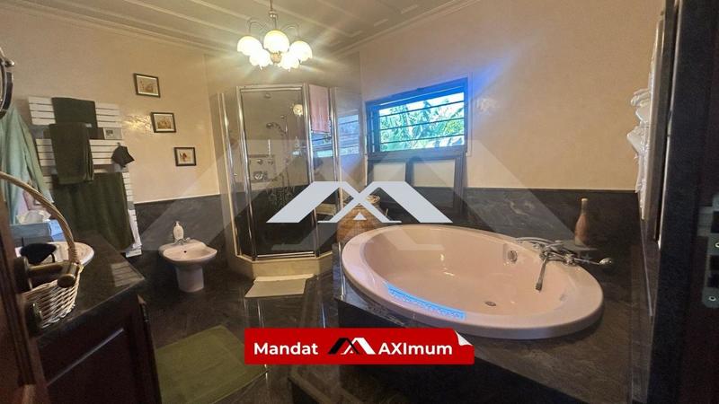 Maison - 250 m² - 7 pièces