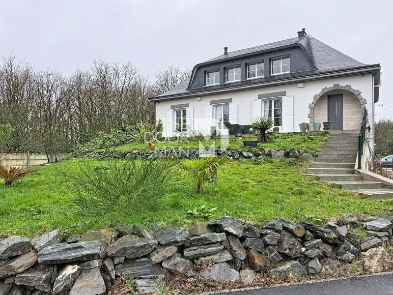 Demeure - 249 m² - 12 pièces