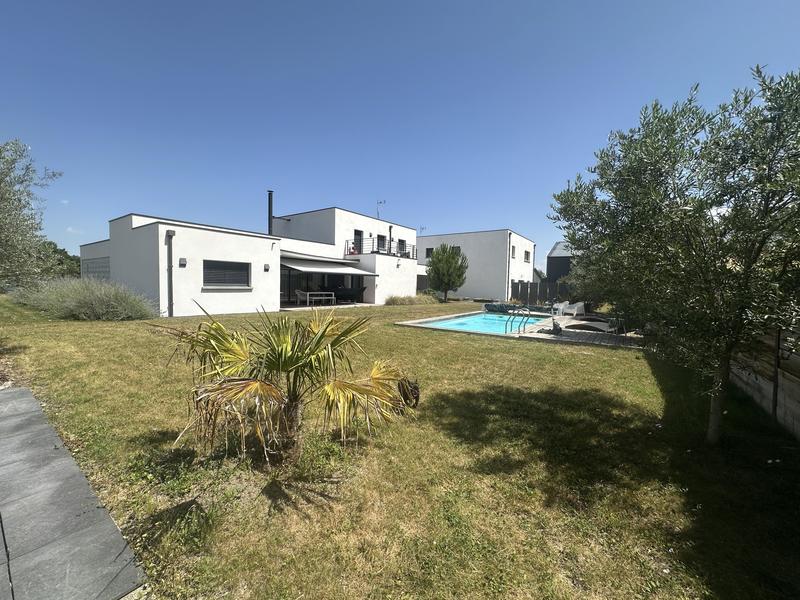 Propriété - 206 m² - 7 pièces