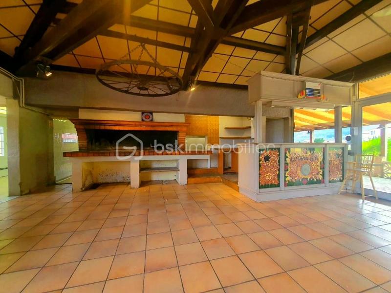 Local commercial - 229 m² - 10 pièces