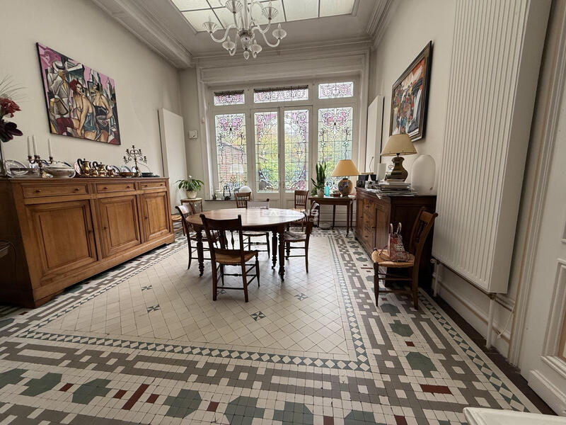 Maison - 289 m² - 7 pièces