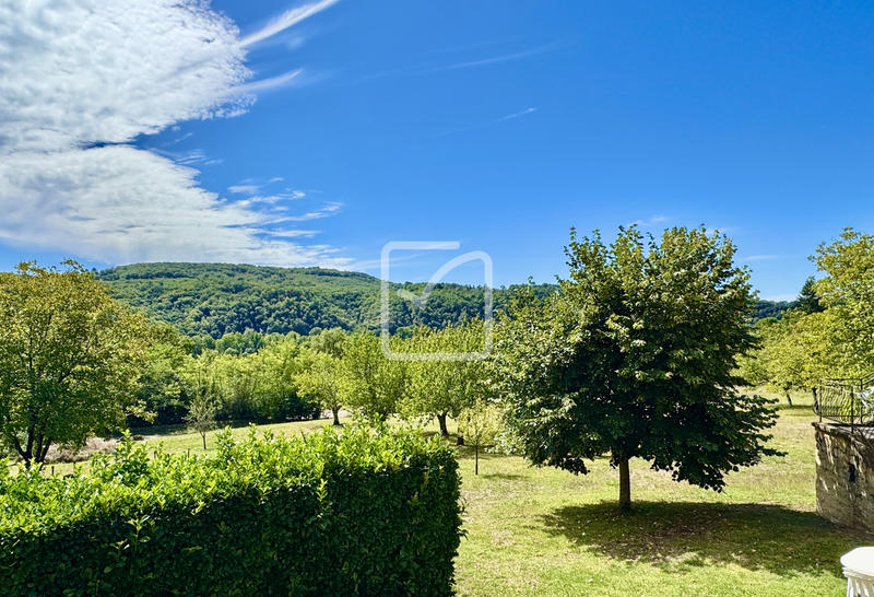 Maison - 288 m² - 12 pièces