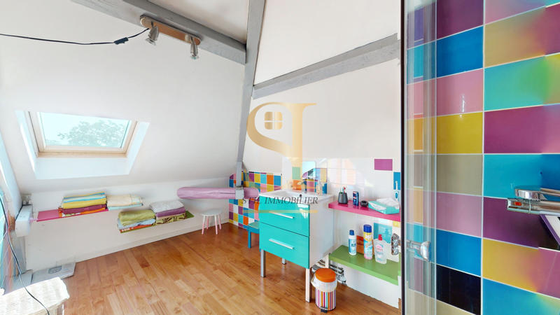 Maison - 143 m² - 8 pièces