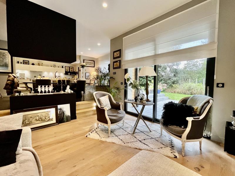 Maison traditionnelle - 212 m² - 7 pièces