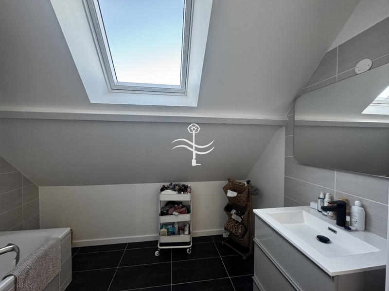 Maison - 208 m² - 9 pièces