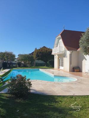 Maison traditionnelle - 167 m² - 6 pièces