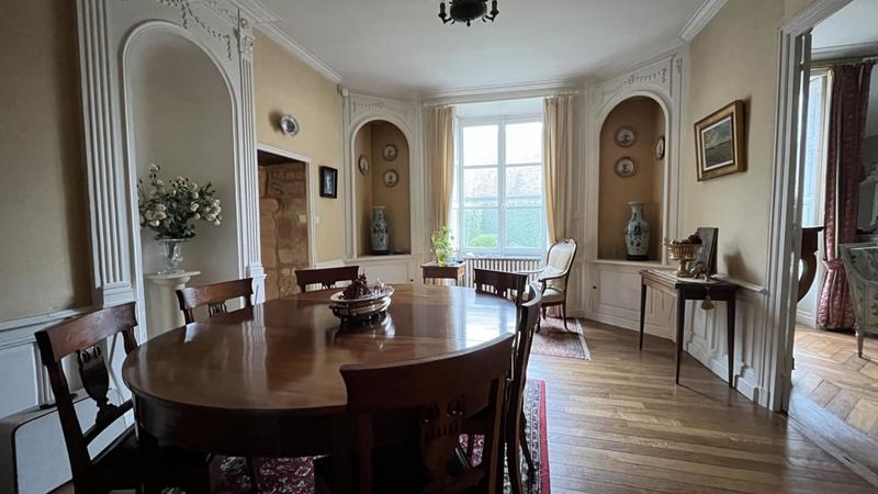 Maison - 240 m² - 8 pièces