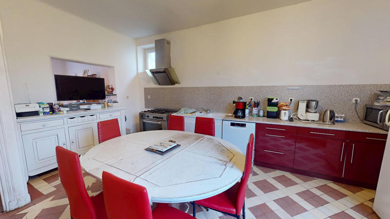 Maison - 223 m² - 9 pièces