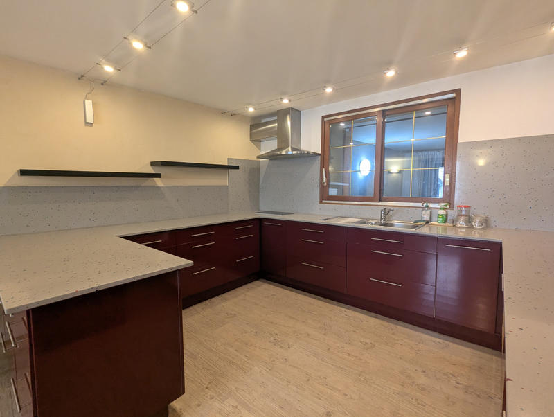 Maison - 140 m² - 5 pièces