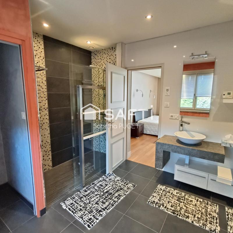 Villa - 360 m² - 12 pièces