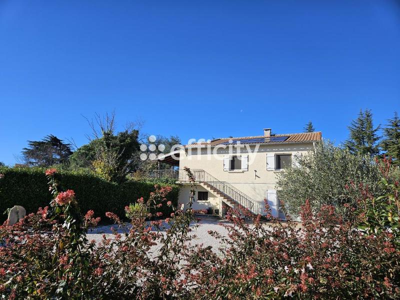 Maison - 208 m² - 11 pièces