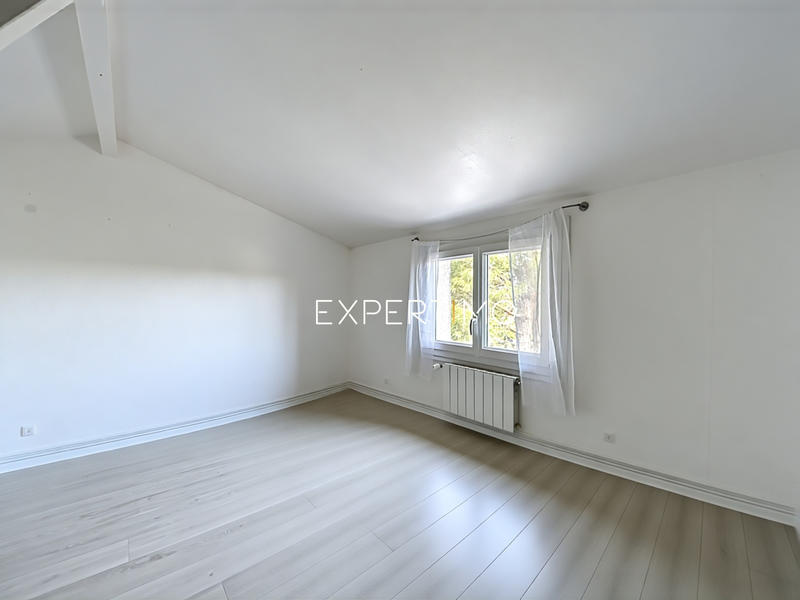 Maison - 180 m² - 6 pièces