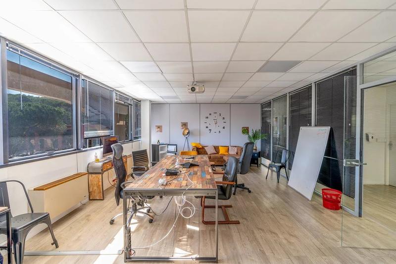 Bureau - 1 331 m² - 17 pièces