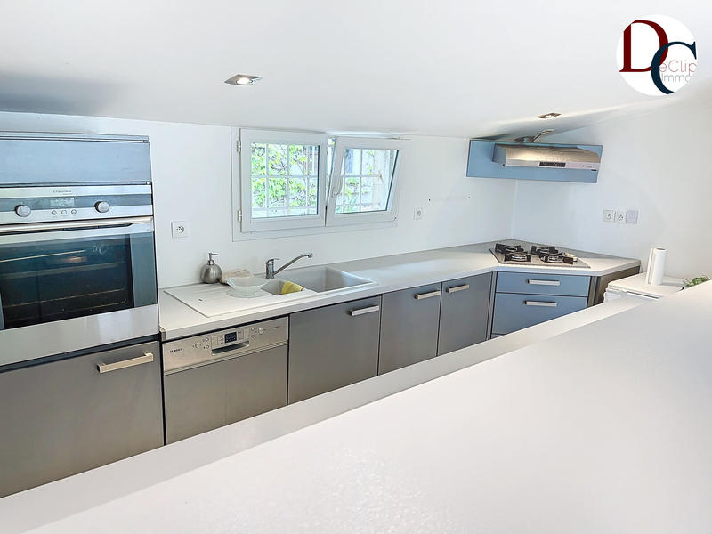 Maison - 340 m² - 9 pièces