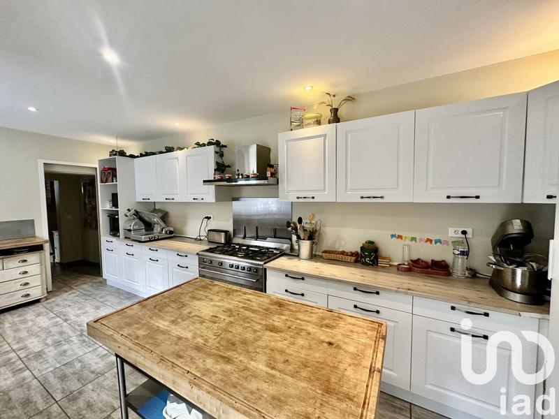 Maison - 327 m² - 12 pièces