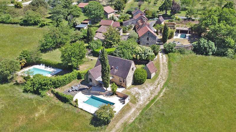 Maison - 403 m² - 18 pièces