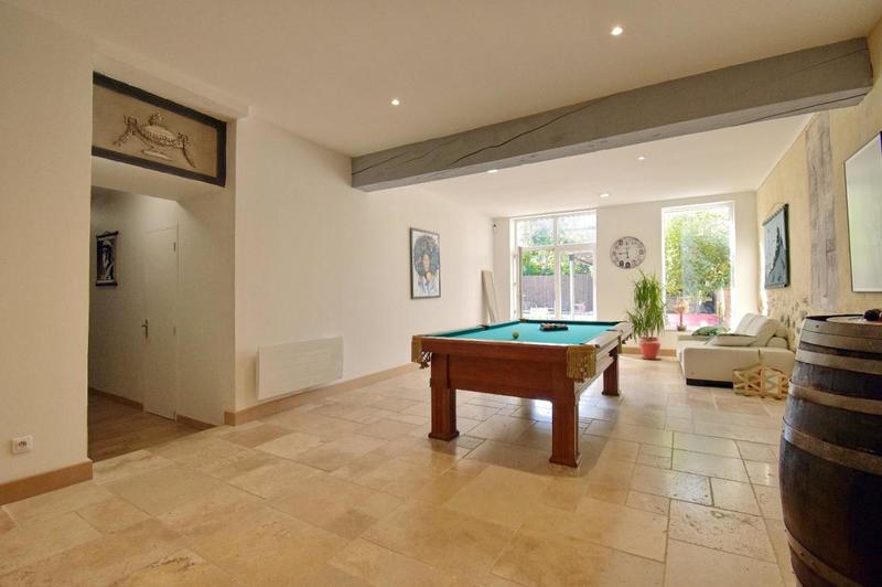 Maison - 419 m² - 9 pièces