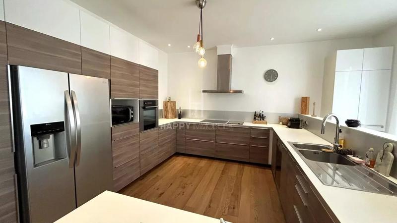 Duplex - 211 m² - 6 pièces