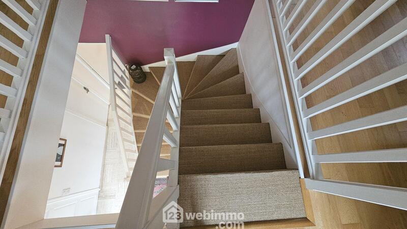 Maison - 205 m² - 8 pièces