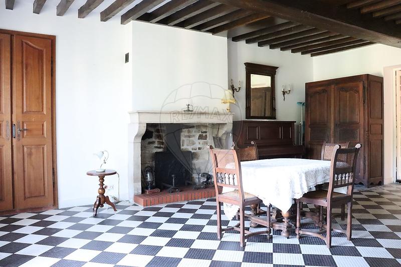 Maison - 237 m² - 8 pièces