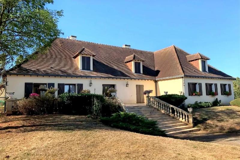 Maison - 460 m² - 14 pièces