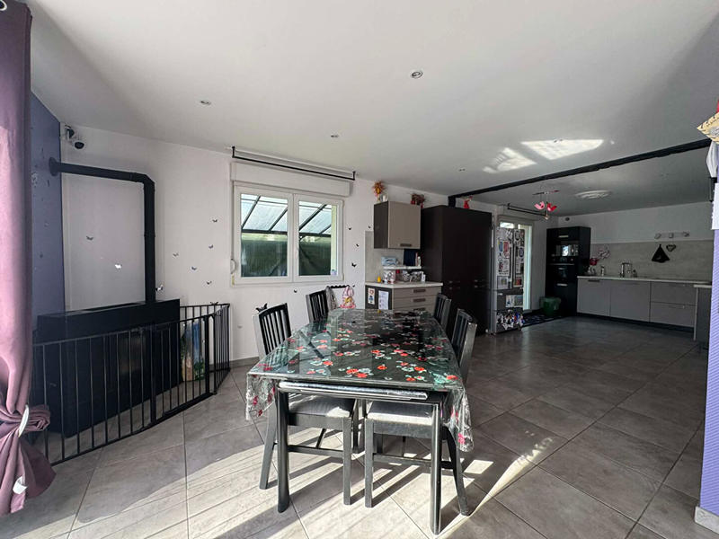 Maison - 99 m² - 5 pièces