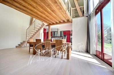 Maison - 242 m² - 7 pièces