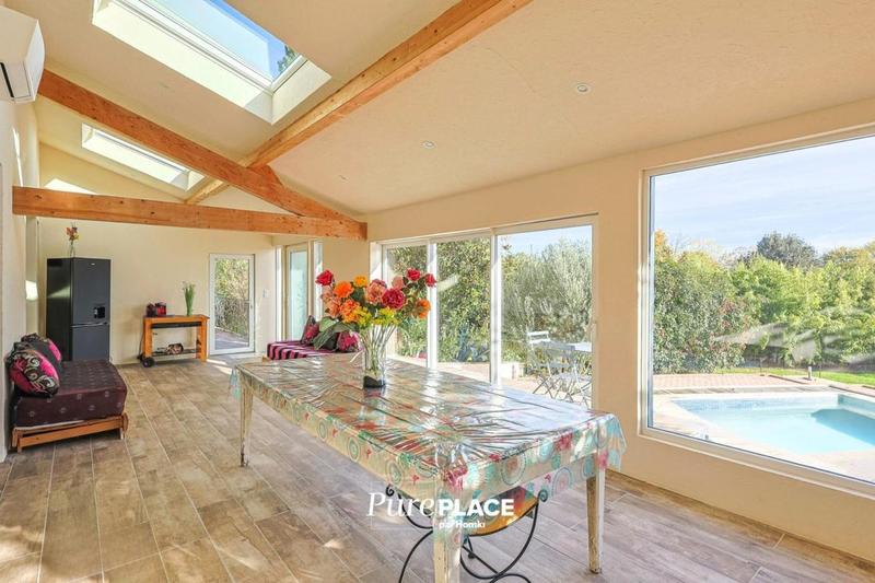 Maison - 384 m² - 5 pièces