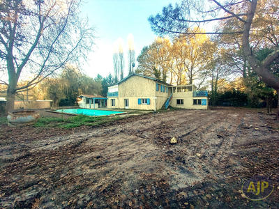 Maison - 212 m² - 9 pièces