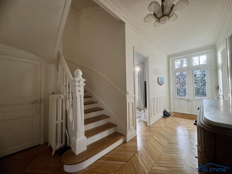 Maison - 280 m² - 7 pièces