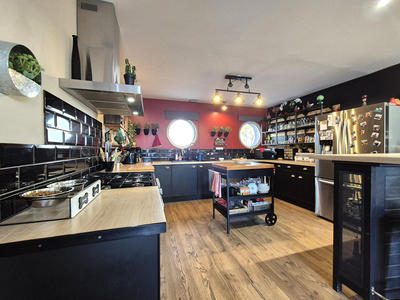 Maison - 215 m² - 5 pièces