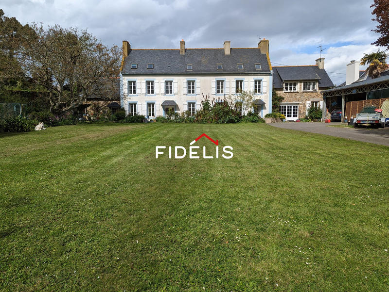 Maison - 327 m² - 11 pièces