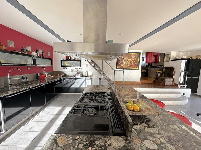 Maison - 228 m² - 5 pièces