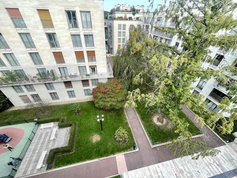 Appartement - 100 m² - 4 pièces