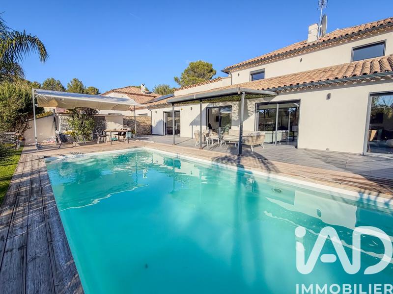 Maison - 285 m² - 10 pièces