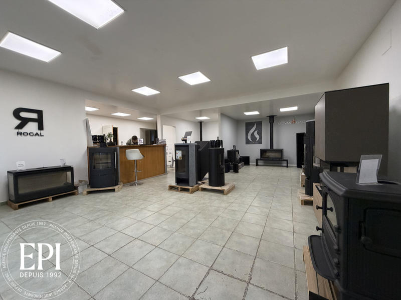 Local commercial - 588 m²