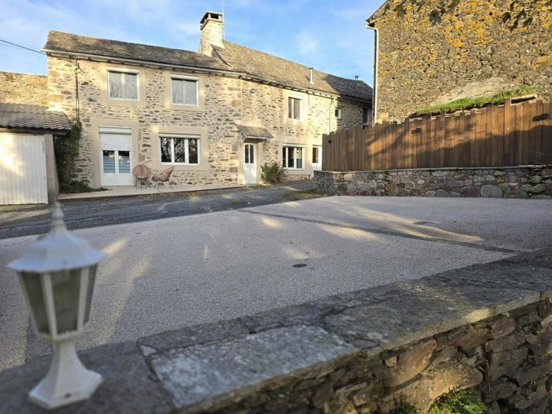 Maison en pierre - 104 m² - 5 pièces