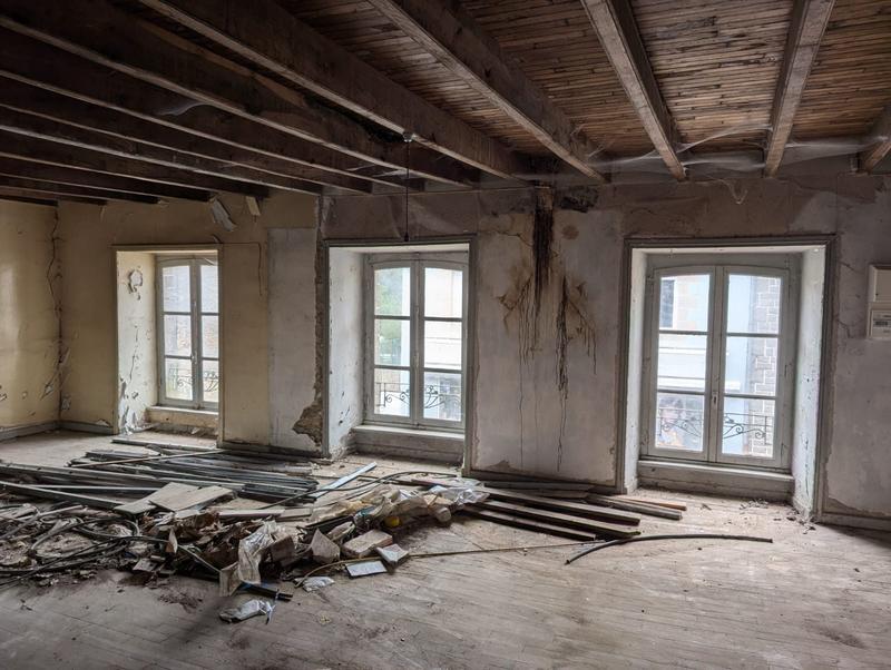 Maison - 440 m² - 8 pièces