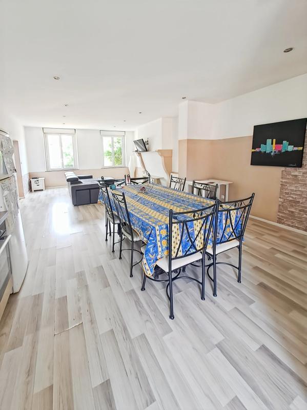 Maison - 225 m² - 8 pièces