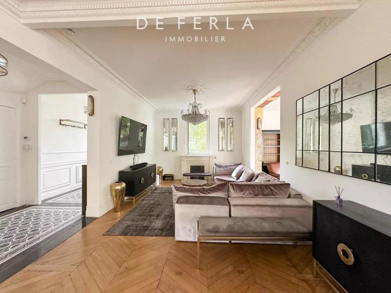 Maison - 276 m² - 8 pièces