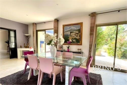 Maison traditionnelle - 350 m² - 10 pièces