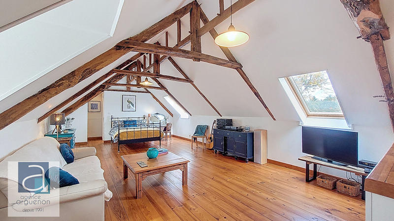 Maison - 230 m² - 8 pièces