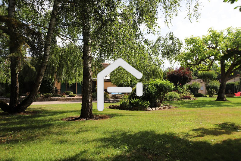 Maison - 250 m² - 6 pièces