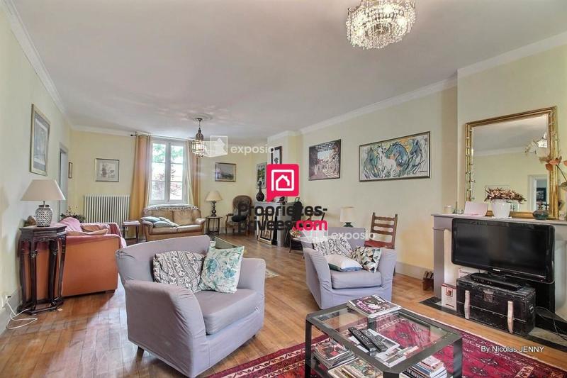 Maison - 230 m² - 6 pièces