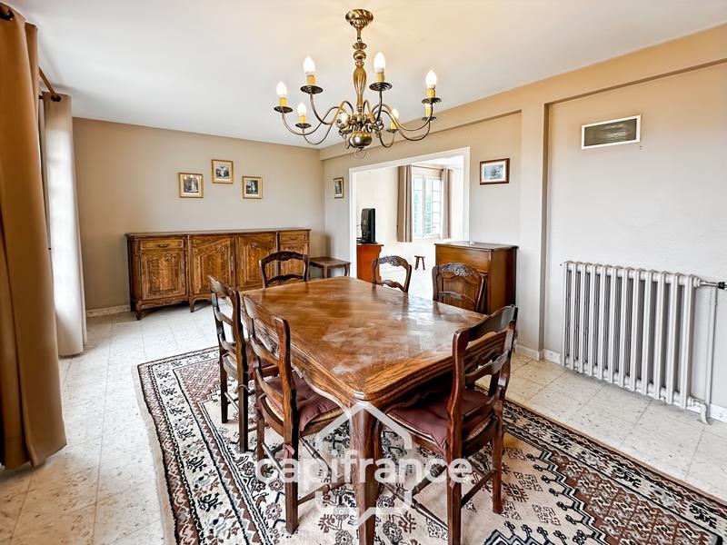 Maison - 151 m² - 8 pièces