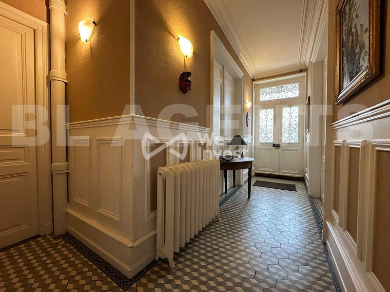 Maison - 247 m² - 10 pièces